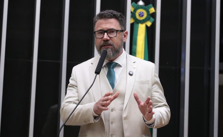 comissao-aprova-porte-de-arma-para-os-policiais-legislativos-dos-estados-e-do-distrito-federal