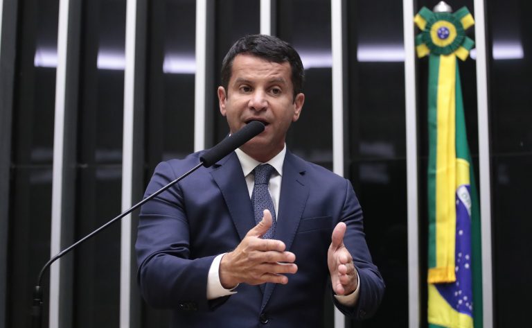 camara-aprova-projeto-que-regulamenta-verificacao-da-idade-minima-exigida-dos-candidatos