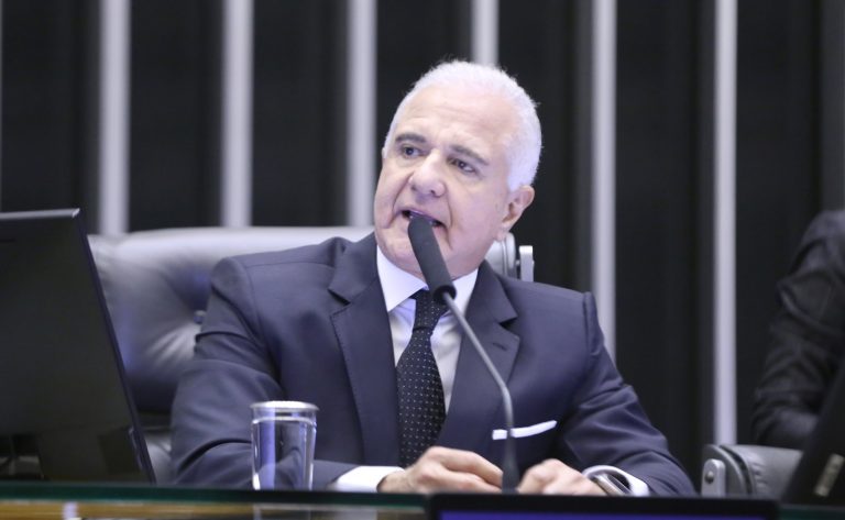 julio-lopes-defende-penas-maiores-para-adulteracao-de-bebidas;-ouca-a-entrevista